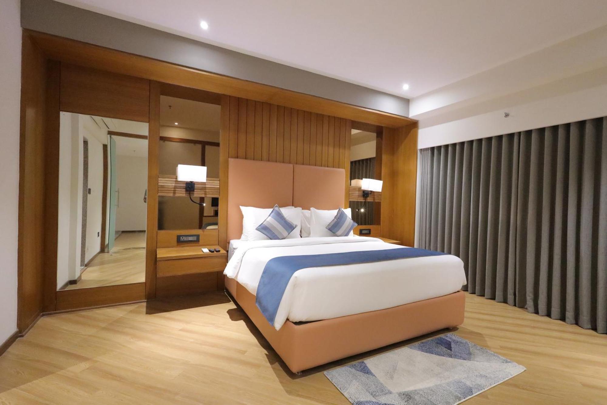 Ramada Encore By Wyndham Viramgam Экстерьер фото