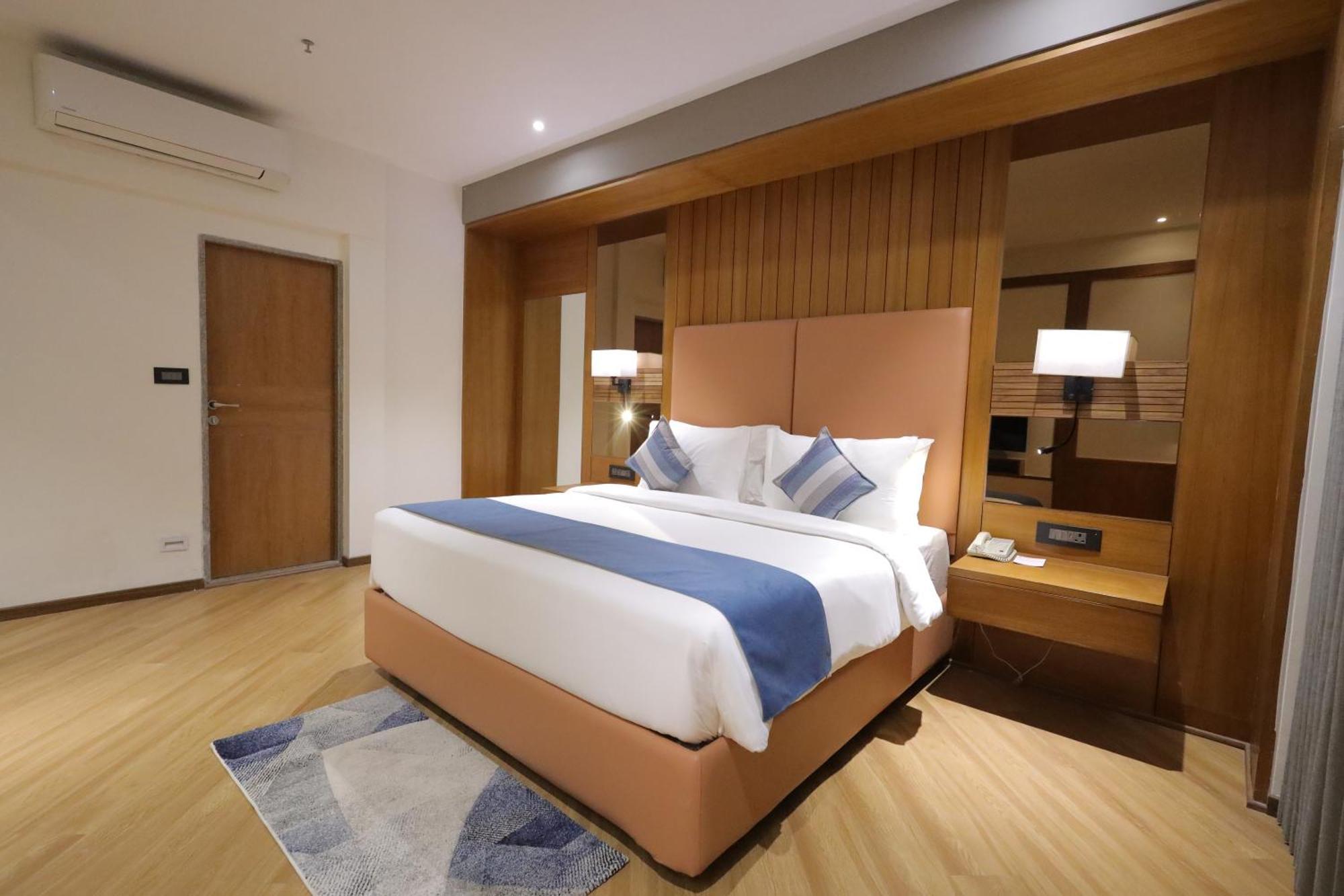 Ramada Encore By Wyndham Viramgam Экстерьер фото